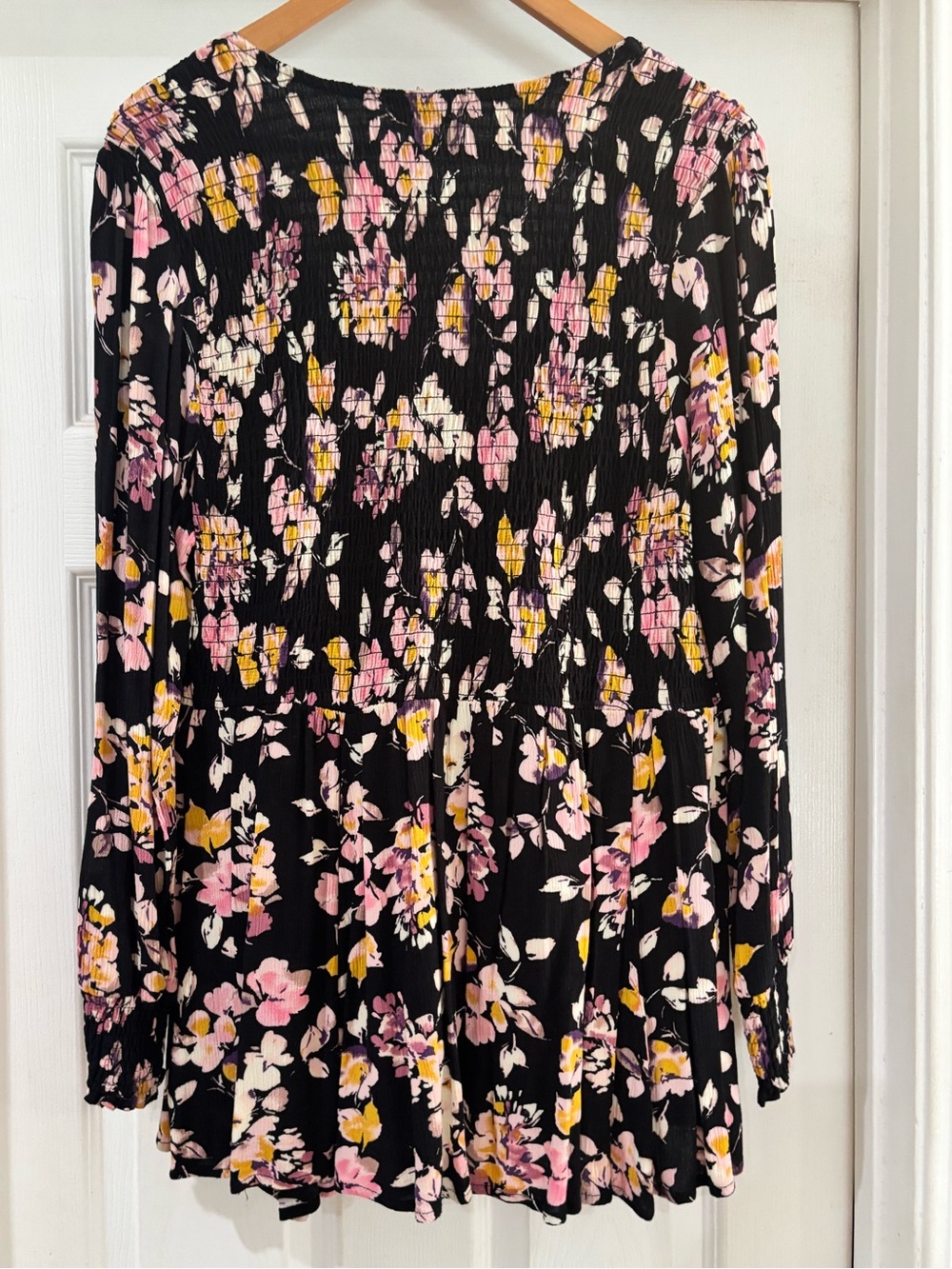 Torrid Black Floral Smocked Tunic Blouse Size 0X - Picture 5 of 7